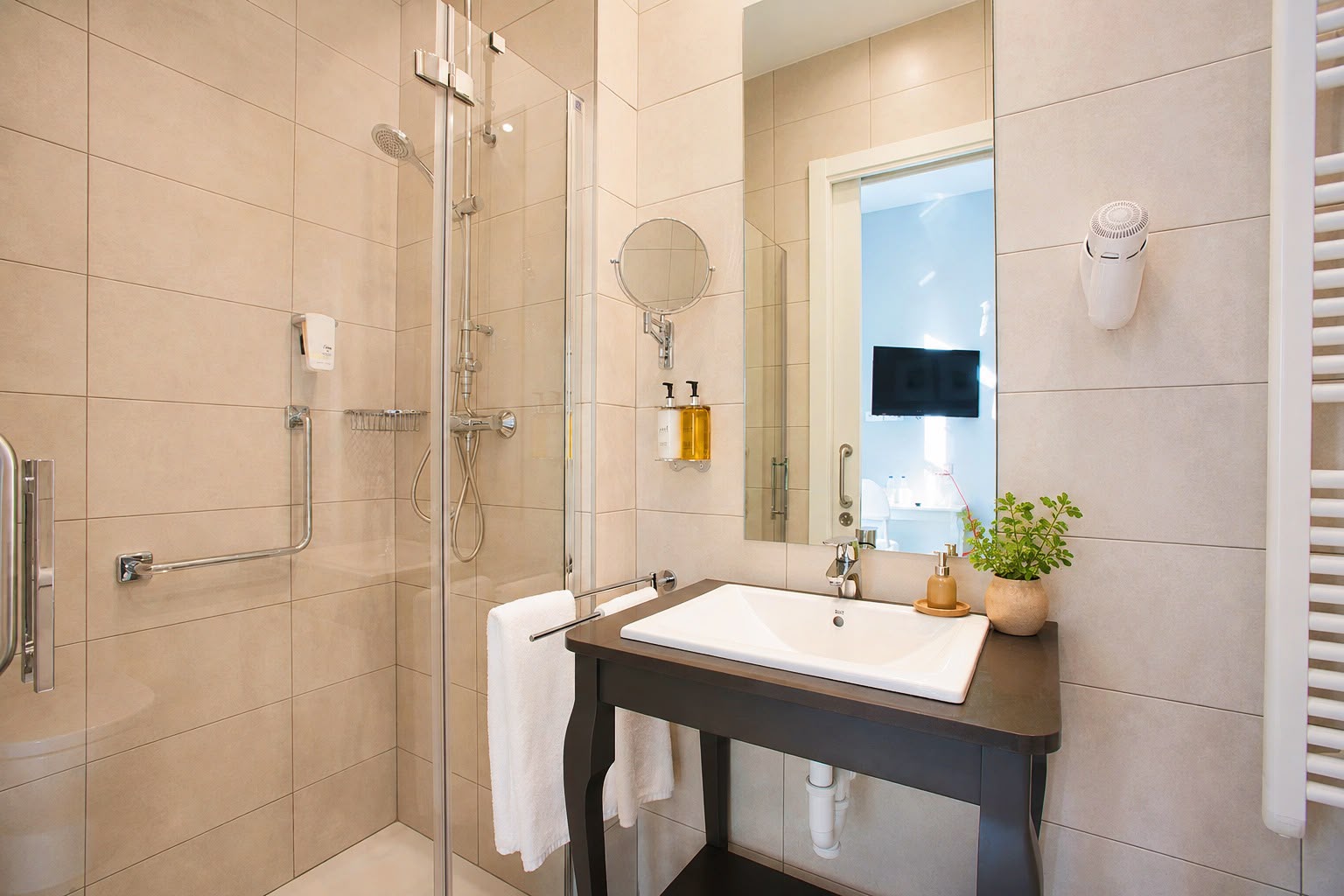 Habitación Doble Exterior con Balcón — balcón